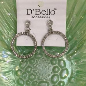 💃NWT Too Fabulous Crystal / Silver Hanging Pierced Style Earrings Must Have 💃